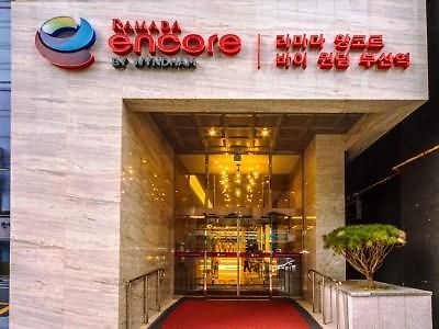 Готель Ramada Encore By Wyndham Busan Station Екстер'єр фото